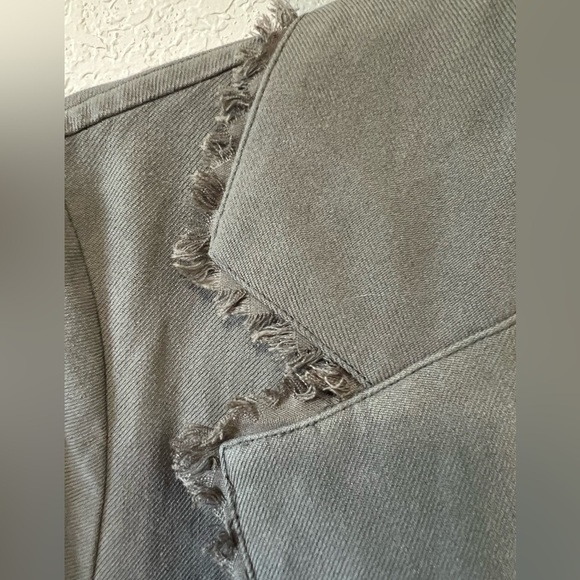 Go By Go Silk | Like New | Fringe | Size X-Small | Button Embellishments - Picture 5 of 9